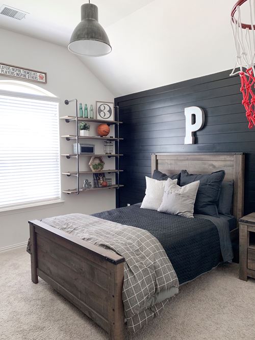 Shiplap_Bedroom_Makeover_MidnightBlackShiplap