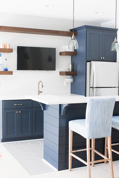 2020 Trends Blue Interiors_Blue Shiplap Kitchen Island_Open Shelving