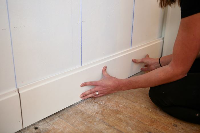 Affixing shiplap with caulk