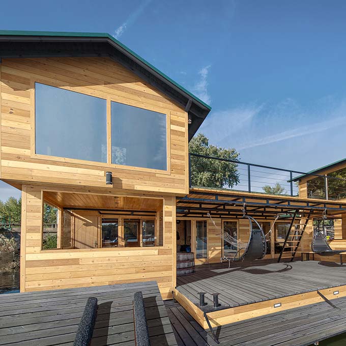 Thermally deals modified wood