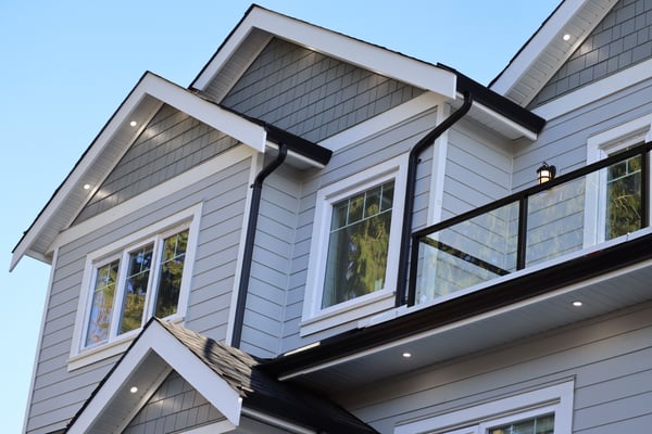 EvoTrimFascia_GrayShakeGableRoof