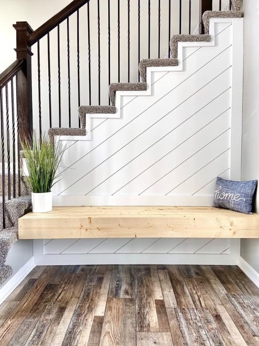 Edge_Timeless_FarmhousweWhite_6StairLandingBench